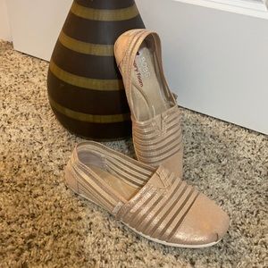 Skechers Bobs slides muted gold 7.5 women’s shoes